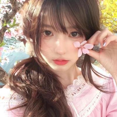 她背后的那双手 高清封面
